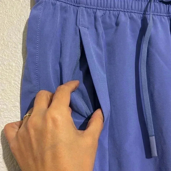 Athleta Arrival Cropped Petite Lightweight Pant - Picture 4 of 6